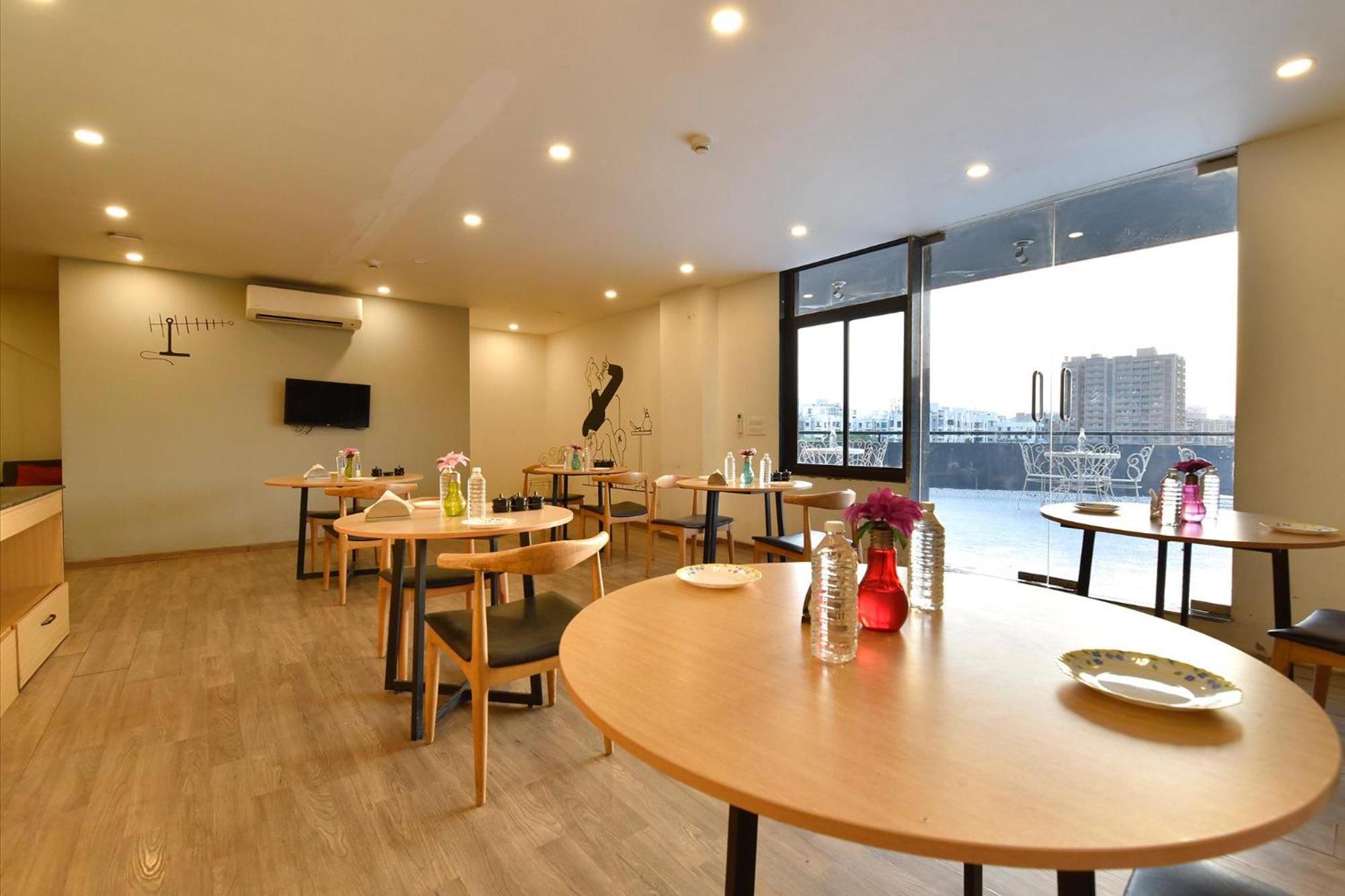 Fabhotel Ny Townhouse Ахмедабад Экстерьер фото