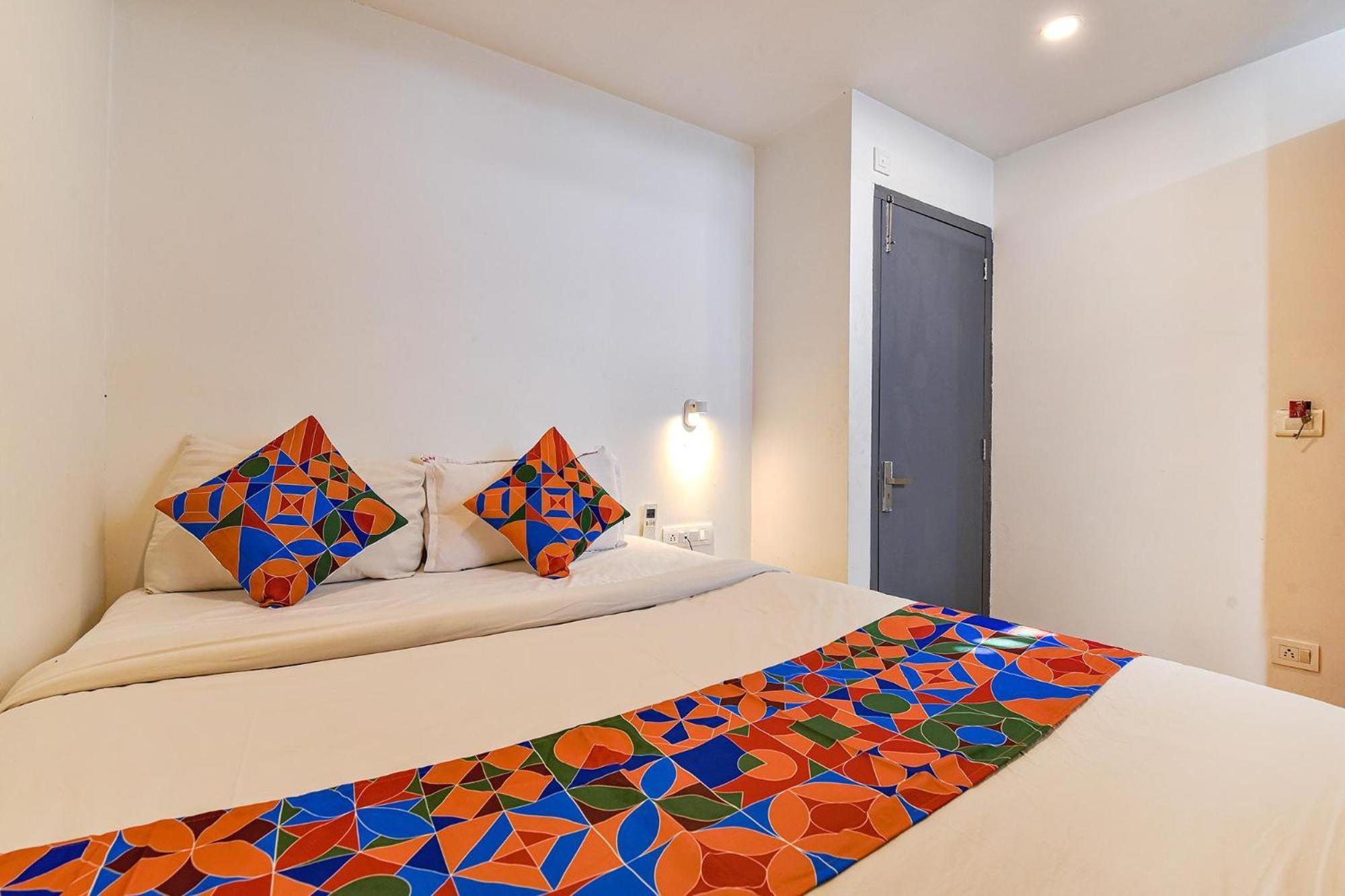 Fabhotel Ny Townhouse Ахмедабад Экстерьер фото