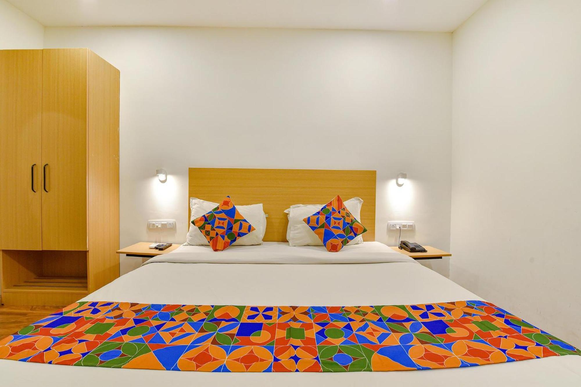 Fabhotel Ny Townhouse Ахмедабад Экстерьер фото
