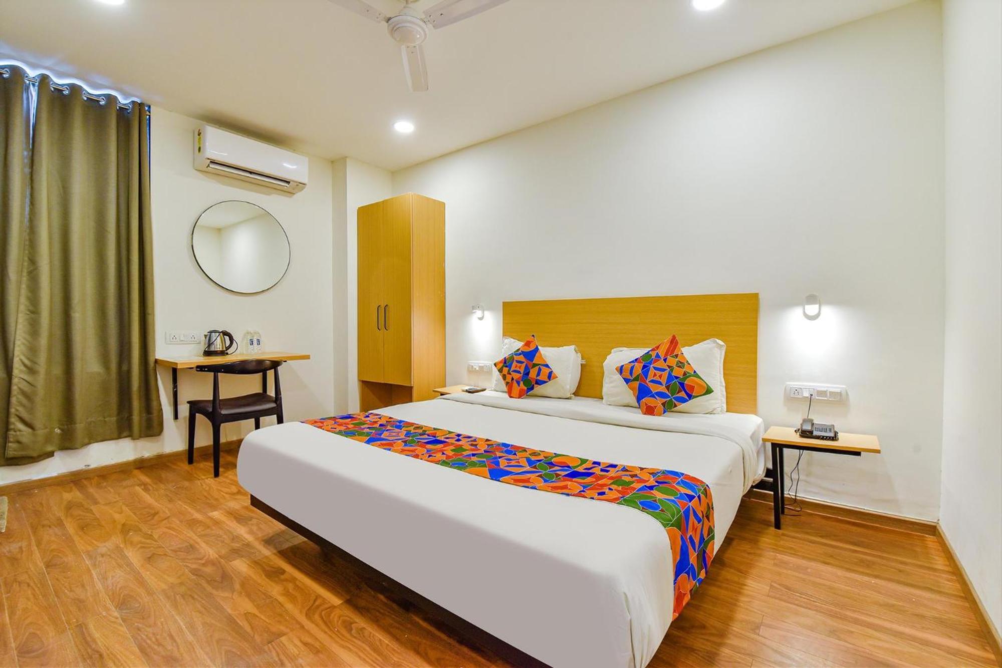 Fabhotel Ny Townhouse Ахмедабад Экстерьер фото