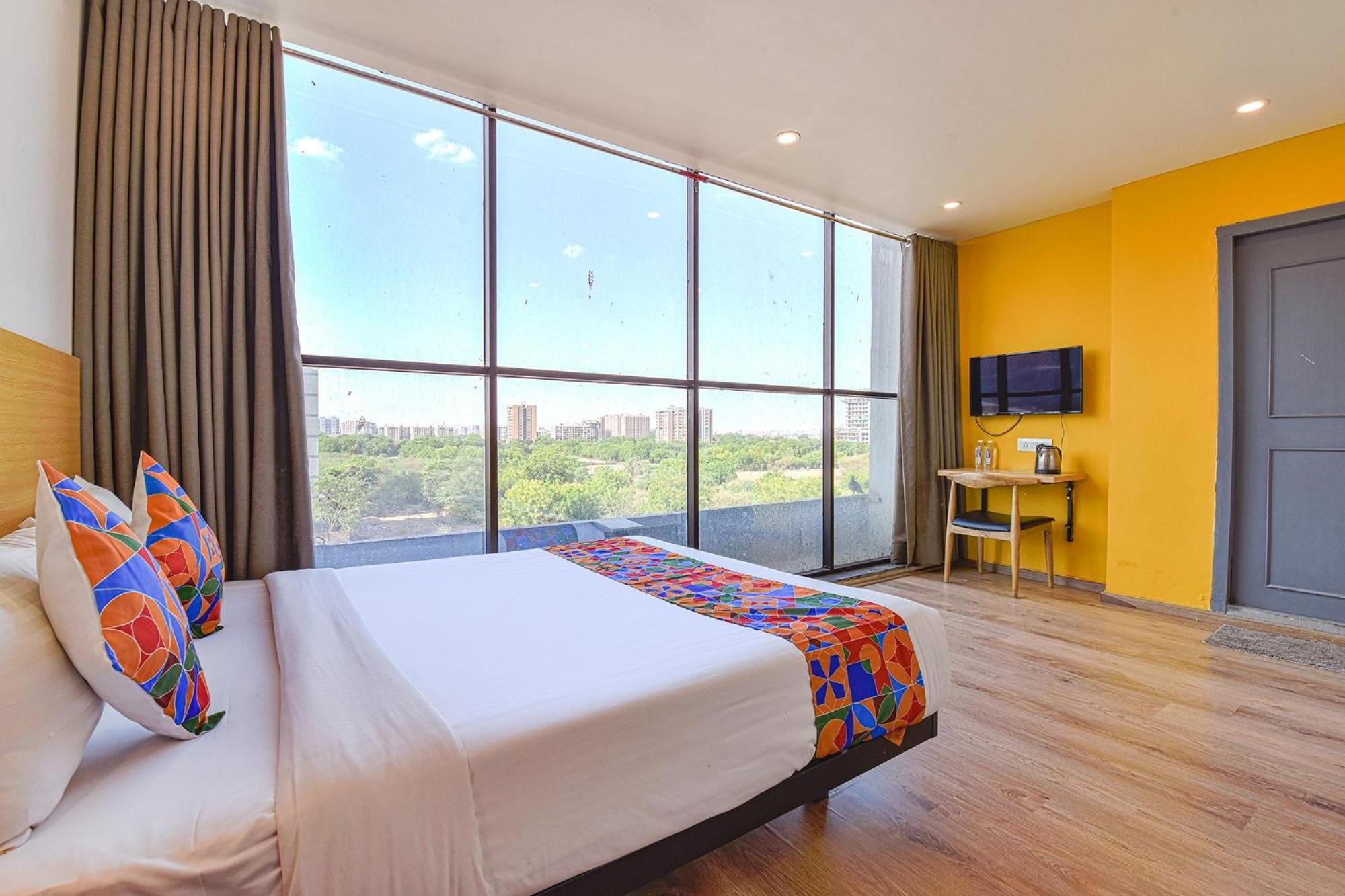Fabhotel Ny Townhouse Ахмедабад Экстерьер фото
